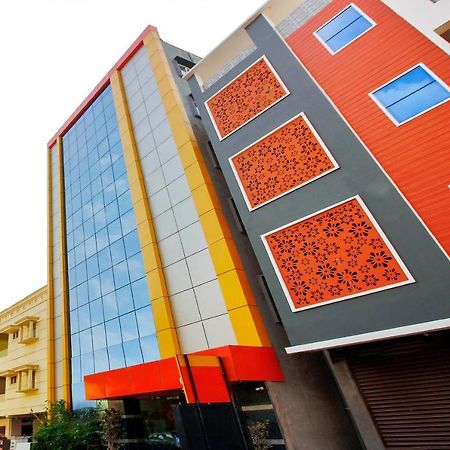 Oyo 29131 Hotel Mn Grand Шамшабад Екстериор снимка