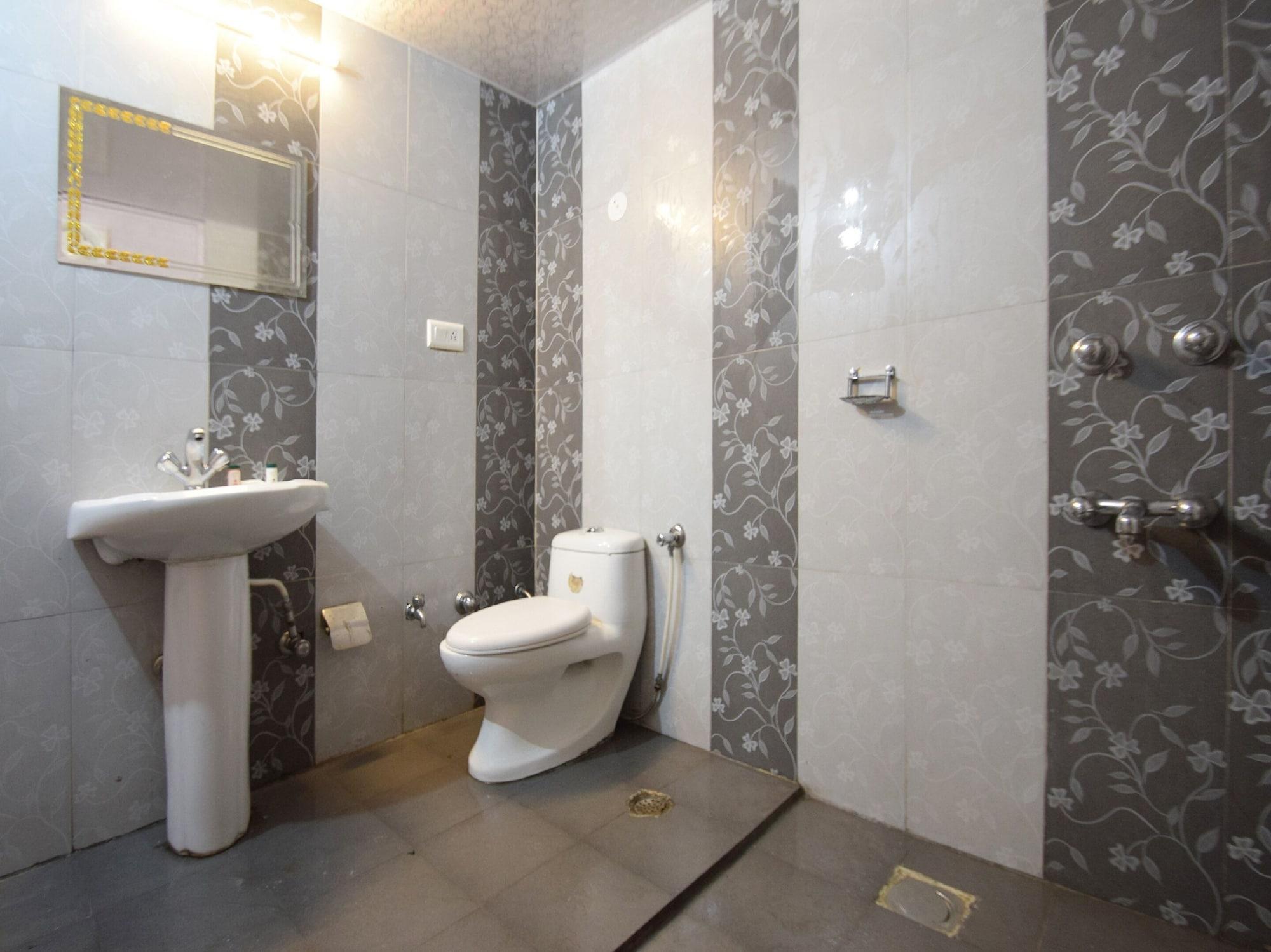 Oyo 29131 Hotel Mn Grand Шамшабад Екстериор снимка