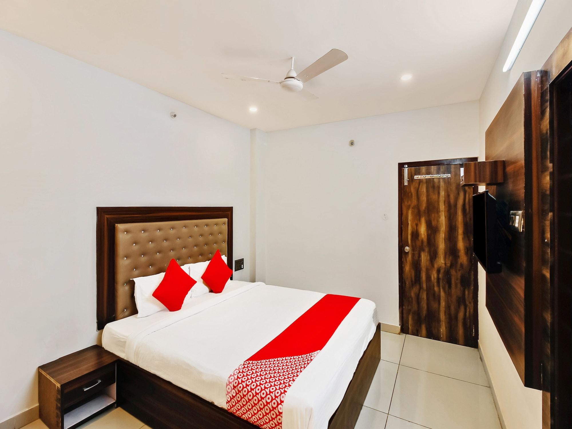 Oyo 29131 Hotel Mn Grand Шамшабад Екстериор снимка