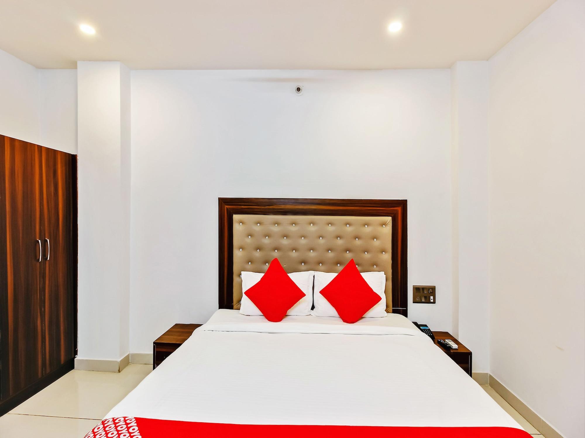 Oyo 29131 Hotel Mn Grand Шамшабад Екстериор снимка