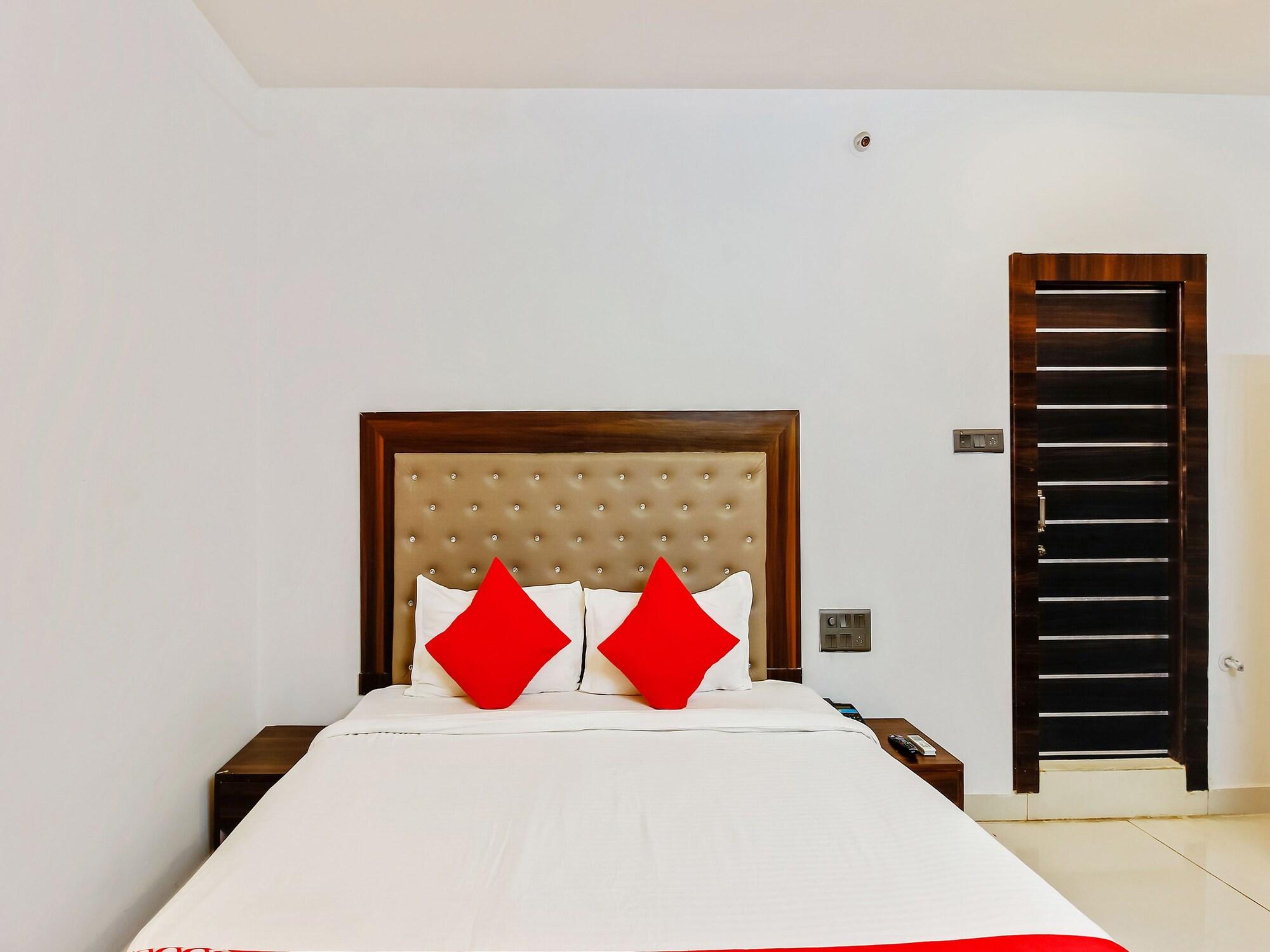 Oyo 29131 Hotel Mn Grand Шамшабад Екстериор снимка