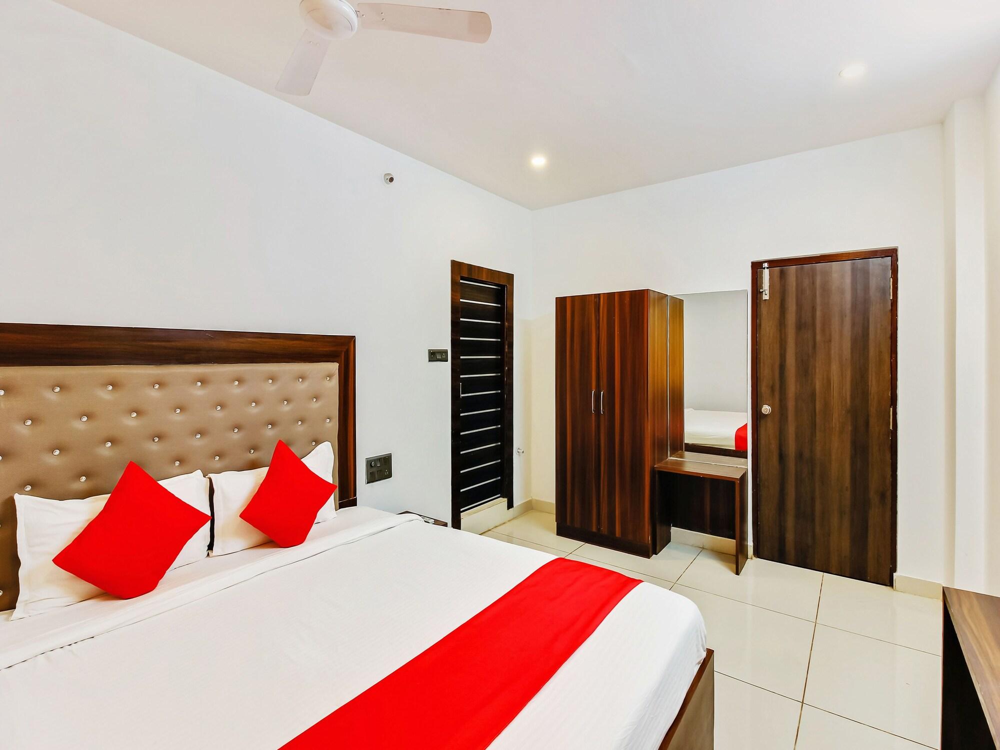 Oyo 29131 Hotel Mn Grand Шамшабад Екстериор снимка