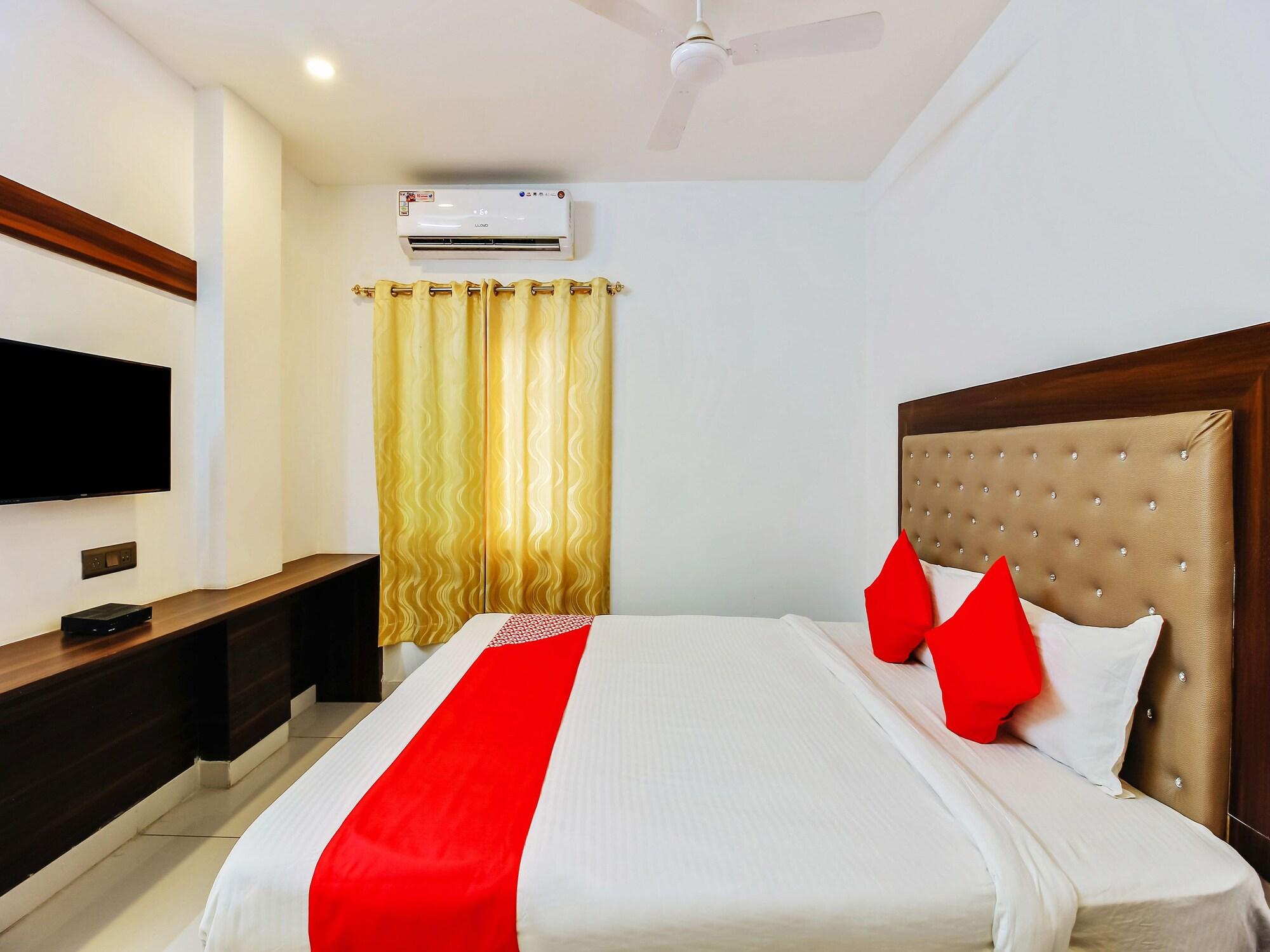 Oyo 29131 Hotel Mn Grand Шамшабад Екстериор снимка