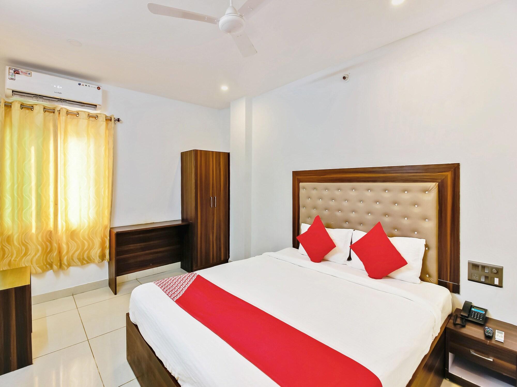 Oyo 29131 Hotel Mn Grand Шамшабад Екстериор снимка